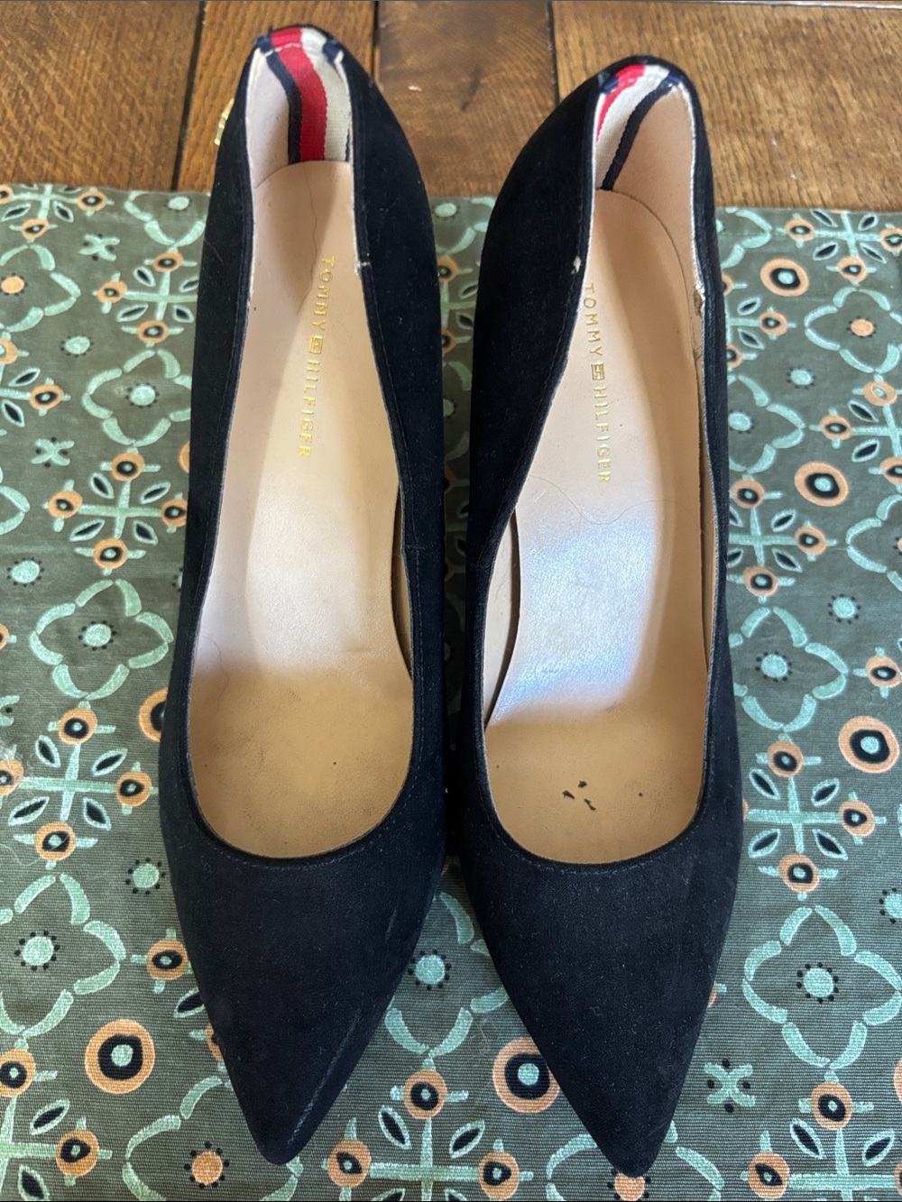 Tommy Hilfiger Black Pointed-Toe Suede Pumps with Signature Heel Tab